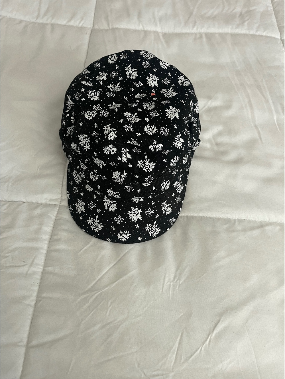 Black and White Floral Print One Size Cap Hat